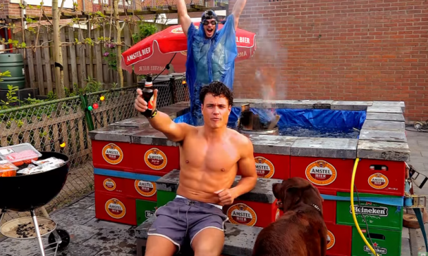 Jacuzzi in de tuin, gemaakt van kratten bier